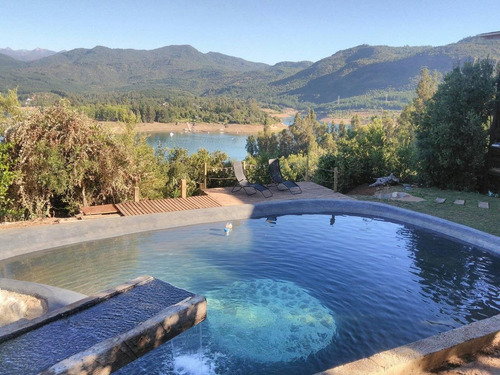 Espectacular Casa Con La Mejor Vista Al Lago Colbún