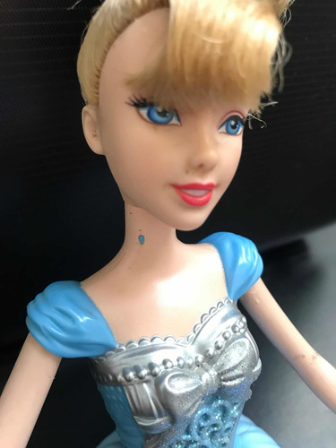 Muñeca Barbie Princesa Cenicienta Disney (Usado)