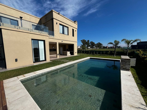 Casa En Venta 6 Ambientes - En Lagos De Canning 2- Permuta/financia