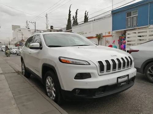 Jeep Cherokee LATITUD AT