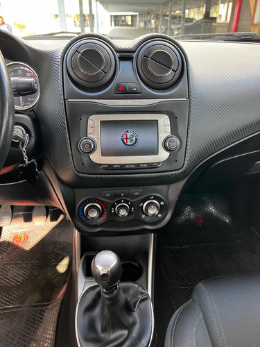 Imagen 15 de 19 de Alfa Romeo Mito 2017 1.4 Superbike 78cv