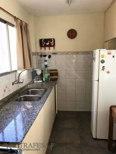 Apartamento En Venta, 4 Dormitorios, 2 Baños, Terraza-lavadero, -colonia-centro