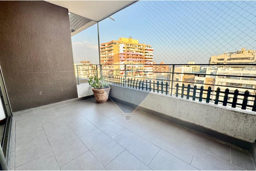 Amplio Departamento, Vista Despejada, Bajos Gastos Comunes
