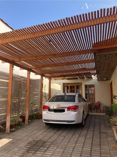 Casa En Venta De 4 Dorm. En Arica