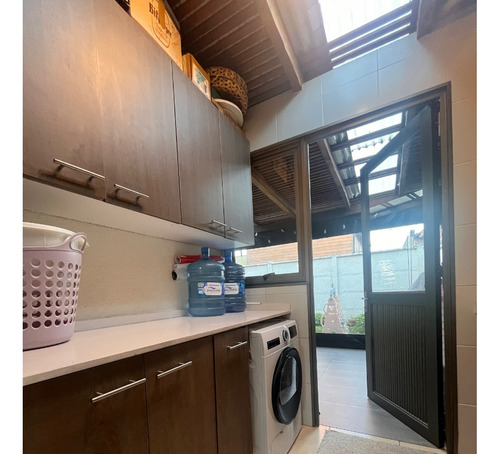 Vende Casa En Avenida Oriente, Los Ángeles