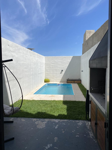 Dúplex En Venta - 2 Dormitorios 2 Baños - Cochera - 93,40mts2 - General Roca