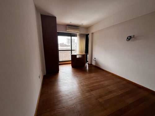 Departamento En Venta Piso Exclusivo, Luminoso, Balcon Al Frente Y Contra Frente, 3 Amplios Dormitorios