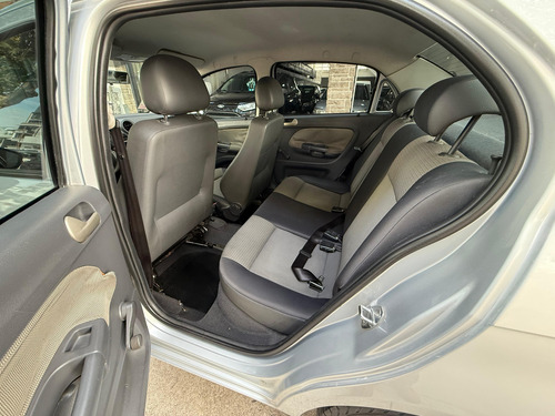 Volkswagen Voyage 1.6 Comfortline 101cv