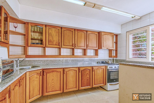 Imagen 11 de 30 de Casa En Venta - 4 Dormitorios 4 Baños - 350mts2 - Piscina - Cocheras - La Plata