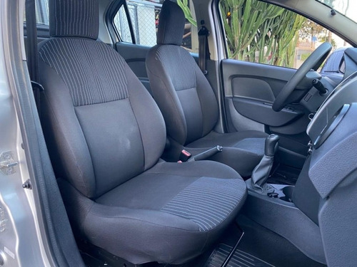 Imagem 6 de 10 de Logan Authentique 1.0 - 2018