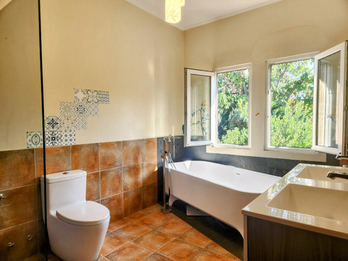 Estilo Único | Remodelada | 5d | 3b | 397 M2 Terreno