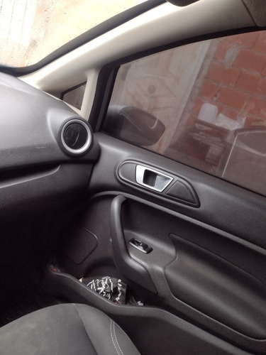 Imagen 2 de 9 de Ford Fiesta 2015 1.6 Max One Edge Plus 98cv