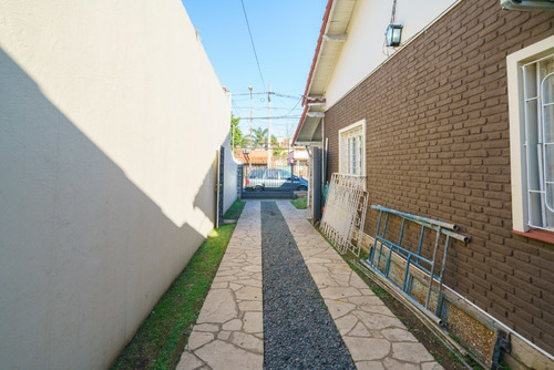 Casa Chalet En Alquiler Ubicado En Ramos Mejía, La Matanza, G.b.a. Zona Oeste