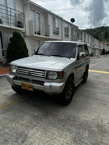 Mitsubishi Montero Hardtop 2010