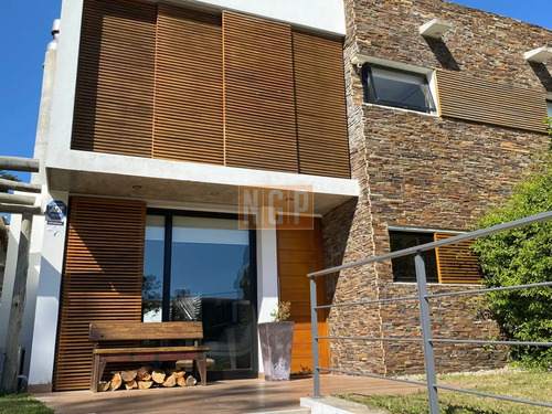 Casa En Venta De 4 Dormitorios En Zona Pinares, Punta Del Este