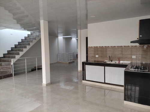 Casa Amplia En Segundo Piso Con Terraza