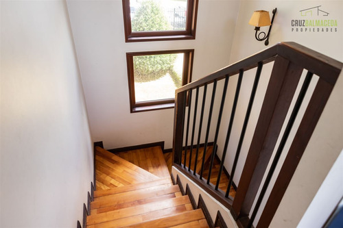 Casa En Venta De 5 Dorm. En Puerto Varas