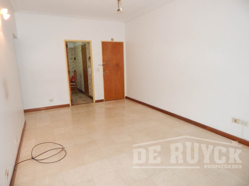 Imagen 4 de 11 de Departamento En Alquiler En Quilmes Centro
