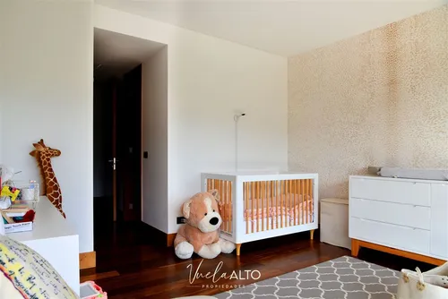 Departamento En Venta De 4 Dorm. En Lo Barnechea / 3 Estac.