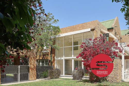 Casa Venta Fisherton 4 Dormitorios Pileta Jardin 2 Plantas