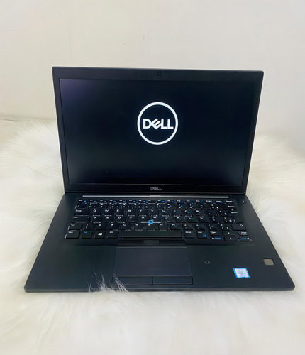 Portátil Dell Latitude E7490 i5-8350U de 256 GB y 8 GB - Bueno (Reacondicionado)