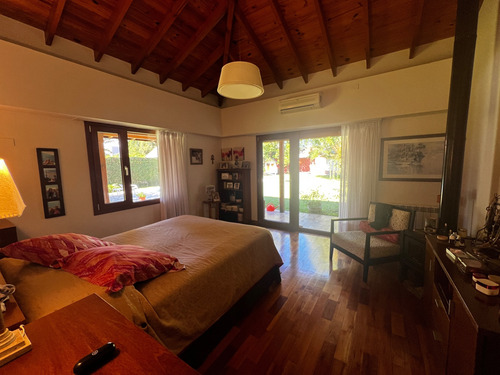 Venta Casa Chalet Adrogué Pileta Parque Permuta Apto Crédito