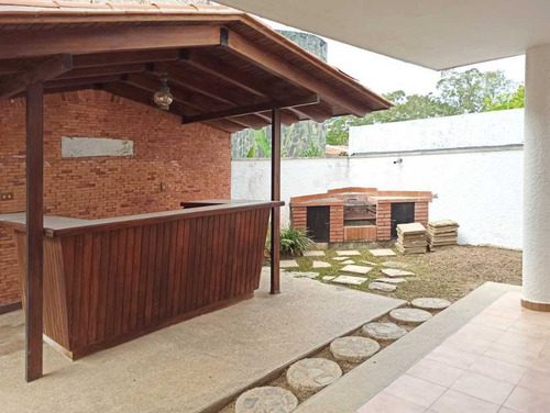 Imagen 7 de 15 de Amplia Casa En Venta En Lomas De La Lagunita Bordeada De Jardines