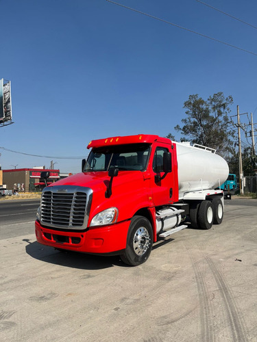Freightliner Cascadia Camión Pipa De 20,000 Litros