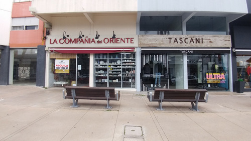 Local Sobre Calle 20