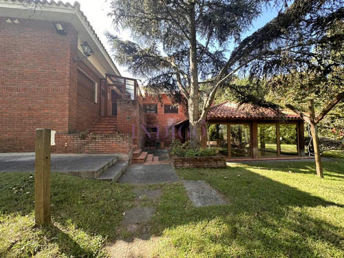 Solanas, Casa En Venta, A 100 Mts Del Mar.