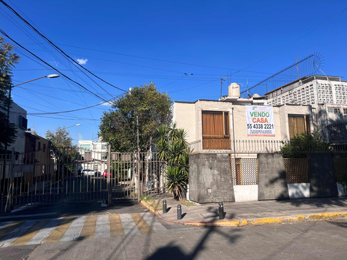 Vendo Casa En Esquina Con Uso Comercial En Jardín Balbuena