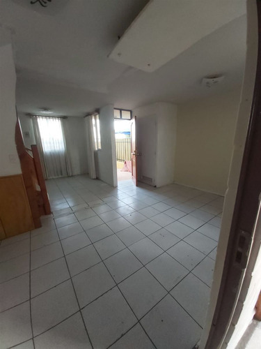Casa En Venta De 3 Dorm. En Maipú