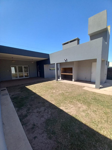 Casa En Barrio Brigadier López