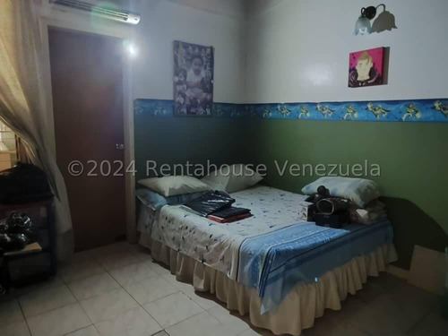 Raiza Suárez Vende Hermosa Casa Ubicada En Cabudare 2 4 2 4 3 6 9 Con Inversor De Corriente Para Toda La Casa Y Adicional Tiene Planta Eléctrica, En Conjunto Con Vigilancia Privada, Muy Seguro