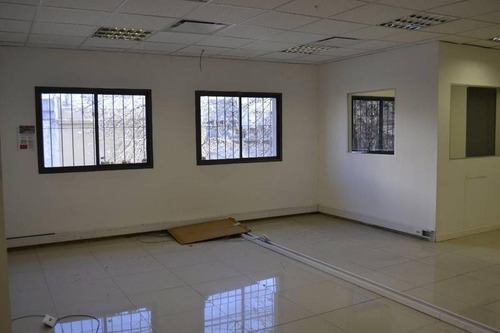 Imagen 25 de 30 de Guevara Al 500. Edificio De 3 Plantas En Venta De 980 M2