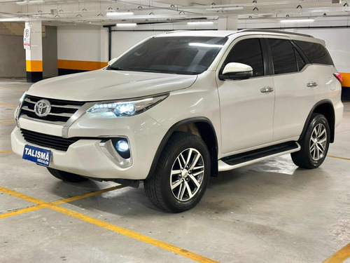 Toyota Hilux SW4 srx 2.8 4x4 diesel 7