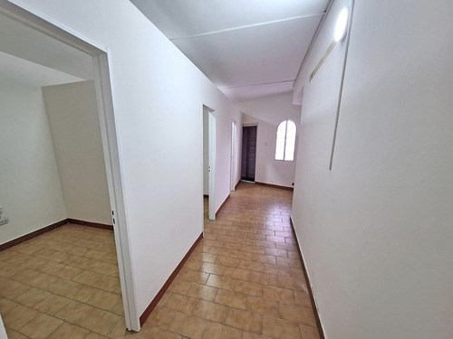 Casa 2 Pisos Local Comercial, 1 Monoambiente 10 Habitaciones