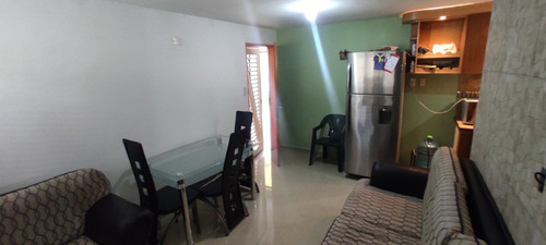 Imagen 2 de 11 de Se Vende Apartamento En Res. Pomarrosa, Paraparal (gla-1101)