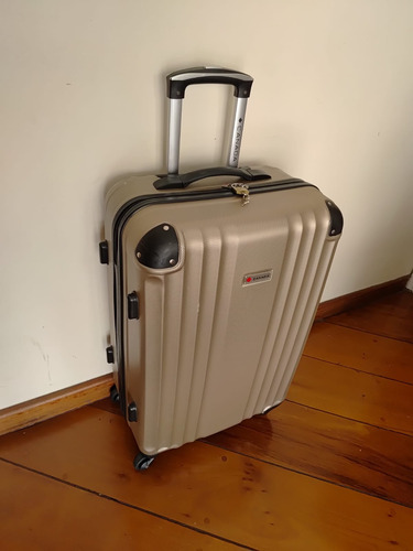 Mala Viagem Rígida Média Abs P/ Despachar 66cm 23kg + Capa Dourado Lisa (Usado)