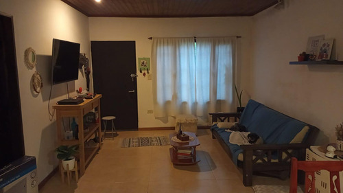 Casa En Venta - 2 Dormitorios 1 Baño - Cocheras - 300mts2 - Etcheverry, La Plata