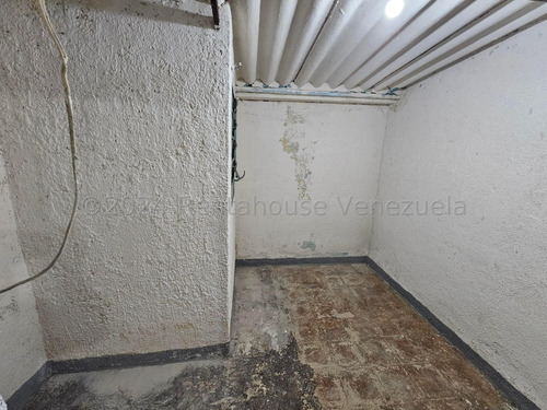 Casa En Alquiler En Catia Calle Panamerica Eu 24-29164
