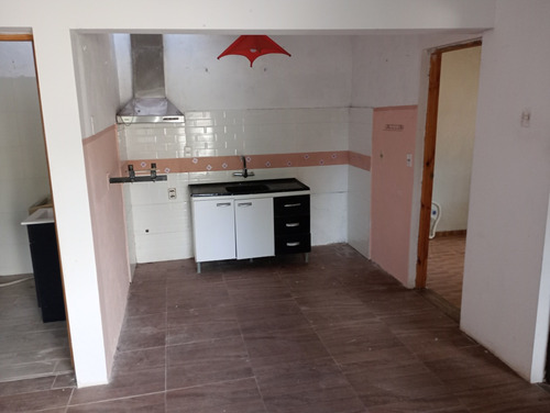 Se Vende 2 Casas En Colon En El Mismo Padron Con Terreno 648 M2 Y Total Edificado 162m2 . Muy Buen Estado Baños Y Cocinas A Nuevo . La Principal Estufa A Leña 3 Dorm. 95 M2 Y La Segunda Al Fondo 65m2