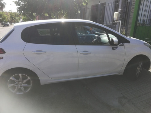 Peugeot 208 Act 12e 5p Like 1.2