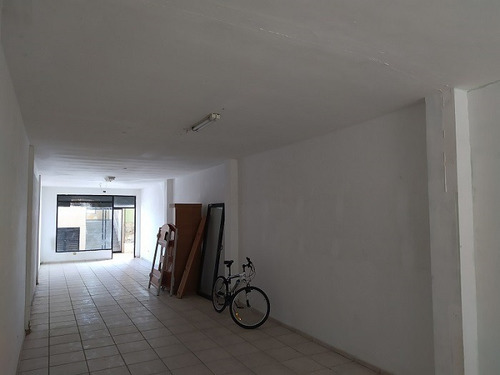 Imagen 2 de 8 de Re/max 2mil Vende Local Comercial En Avenida Principal Sabanamar - Isla De Margarita