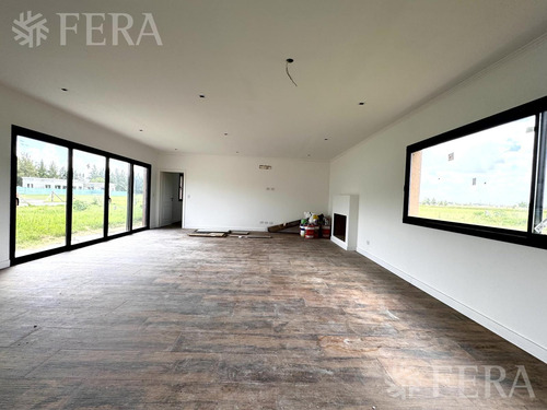 Venta Casa 4 Ambientes Con Piscina Campos De Roca - Brandsen