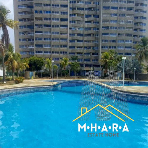 En Venta Amplio Apartamento En Playa Grande Con  Vista Al Mar 