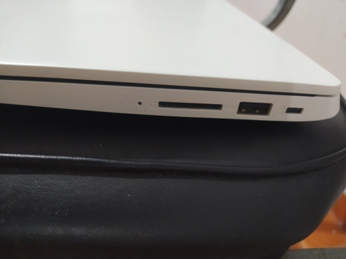 Laptop Lenovo Ideapad 330s-15ikb,procesador Intel Core I5-82 (Usado)
