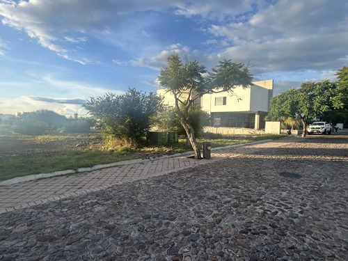 Gran Terreno En Venta En El Campanario - ¡ubicación Premium!