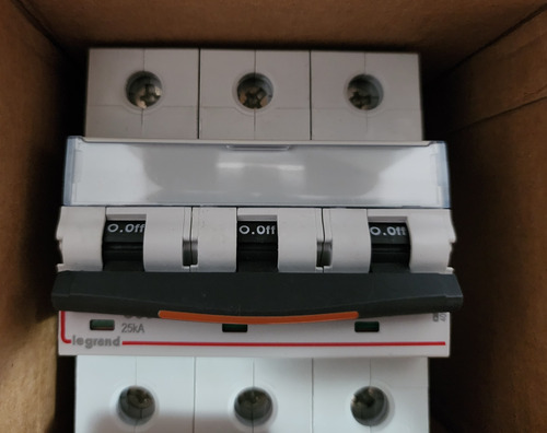 Interruptor Automatico 3p 50a 25ka Curva C Ref 409786 Legran