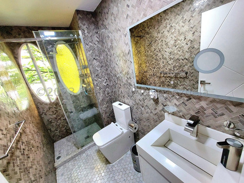 Hermoso Apartamento Remodelado En Alquiler, Urb. Santa Paula
